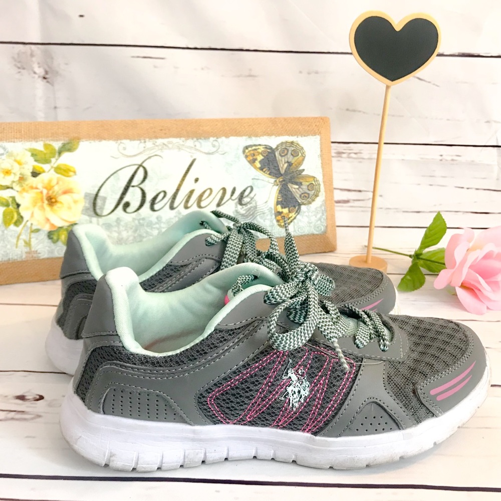 💕 U.S Polo sneakers 👟 💕 very good condition